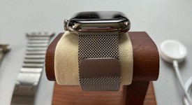 Mint
													Apple Watch Series 10 46mm - Unlocked, Natural, A3003 - Cellular, Titanium, photo 5 of 9