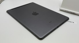 Good
													Apple iPad 7th Gen - Unlocked, Gray, 32 GB, A2200, photo 5 of 6
