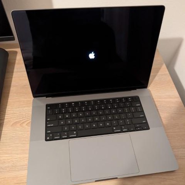 MacBook Pro 2021 - 16 inch - 512 GB, Gray, 32 GB, Apple M1 Pro 10-core