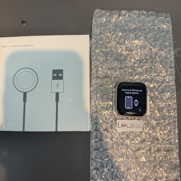 Apple Watch SE 3rd Gen 40mm - Starlight, A3324 - GPS