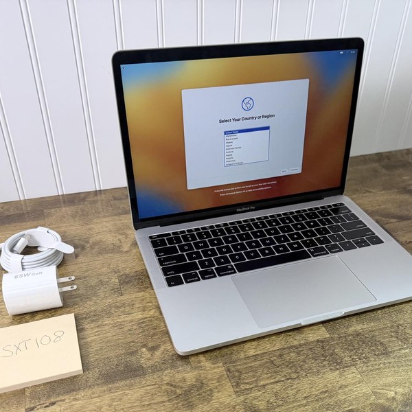 MacBook Pro 2017 (No Touch Bar) - 13 inch - I5, Silver, 256 GB, 8 GB