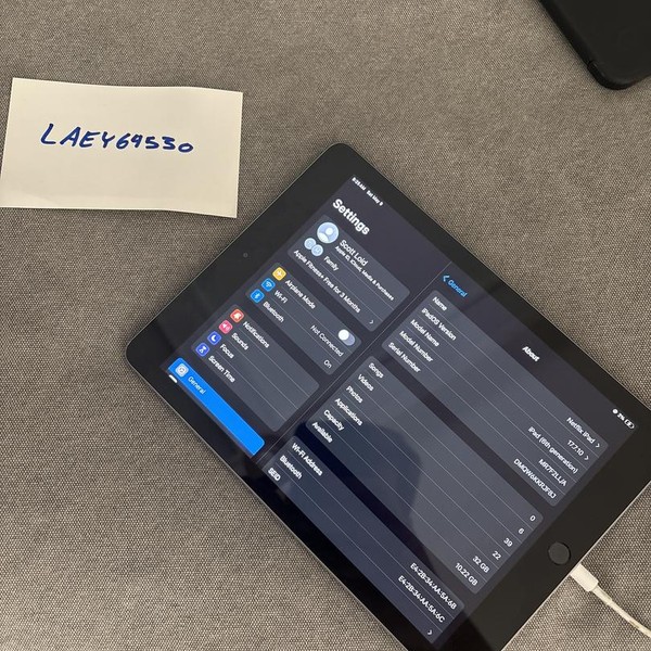 Apple iPad (6th Gen) - Wi-Fi, 32 GB, Silver, A1893