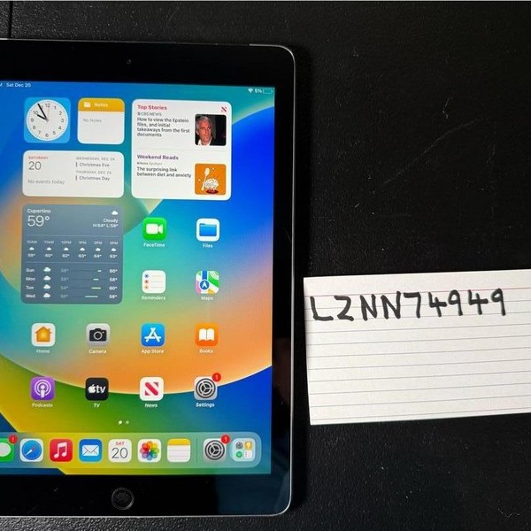 Apple iPad 5th Gen - Unlocked, 32 GB, Gray, A1823