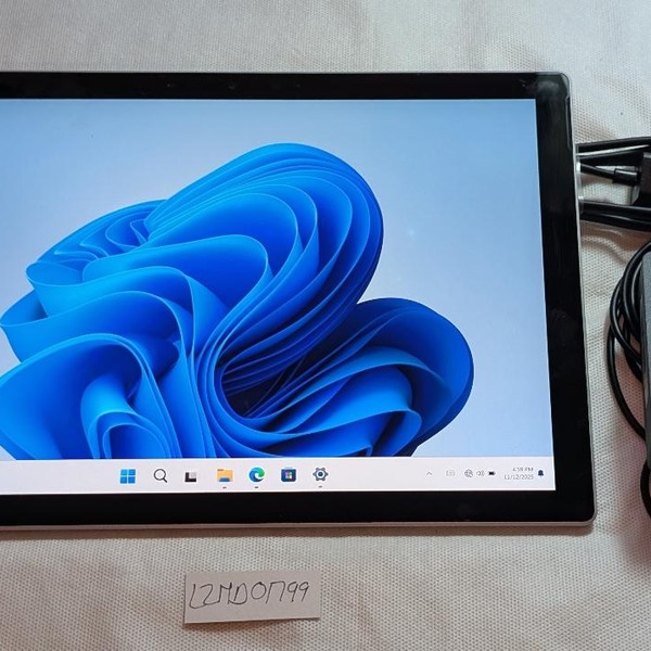 Microsoft Surface Pro 7 Plus - 128 GB, Platinum, 8 GB, Intel Core i5, Wi-Fi