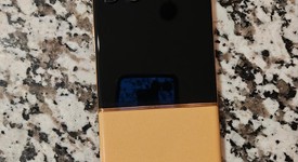 Good
													Motorola Razr Plus (2024) - Unlocked, Peach, 256 GB, 12 GB, photo 5 of 7
