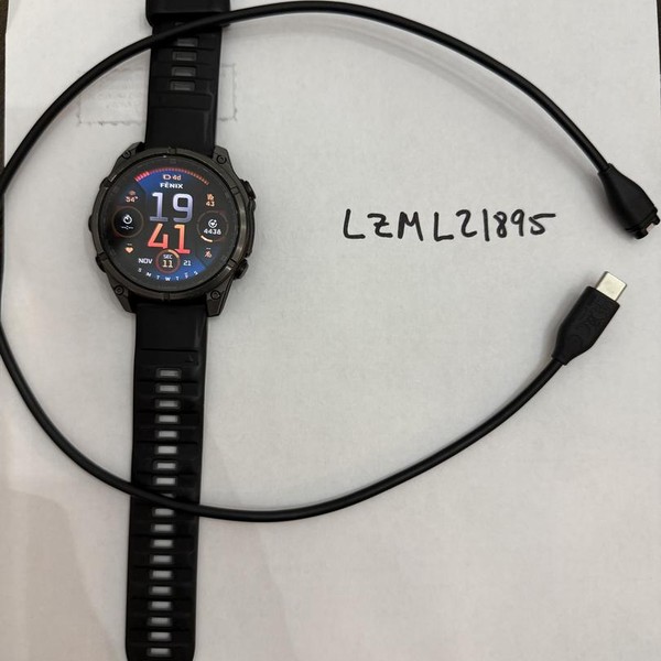 Garmin Fenix 8 - Carbon, AMOLED
