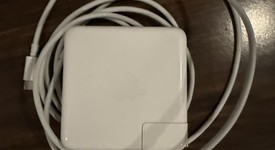 Good
													MacBook Pro 2017 (With Touch Bar) - 13" - I7, Gray, 256 GB, 16 GB, photo 3 of 9