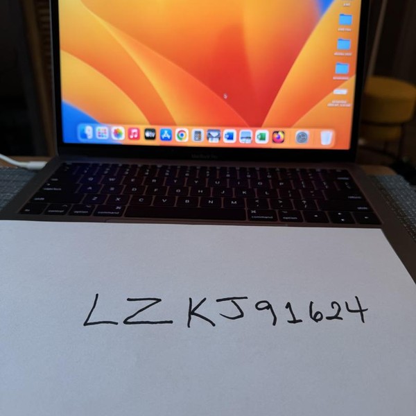 MacBook Pro 2017 (No Touch Bar) - 13 inch - 256 GB, Gray, 8 GB, Intel Core i5