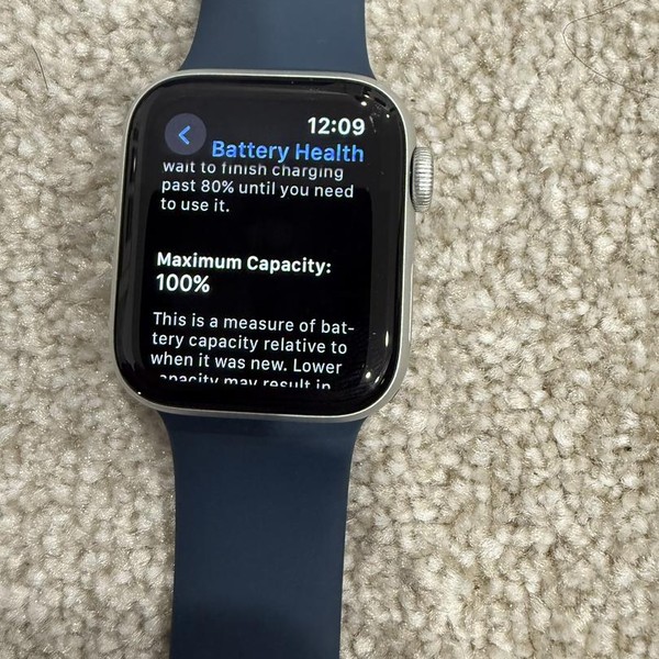 Apple Watch SE 2nd Gen 40mm - Silver, A2722 - GPS, Aluminum