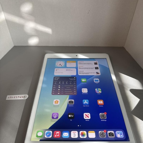 Apple iPad 8th Gen - Wi-Fi, 32 GB, Silver, A2270