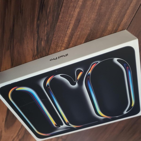 Apple iPad Pro 11 inch (M4) 2024 - Unlocked, 256 GB, Black, 8 GB, A2837, Standard Glass