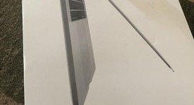 New
													MacBook Pro 2017 (With Touch Bar) - 15" - I7, Gray, 256 GB, 16 GB, photo 2 of 4