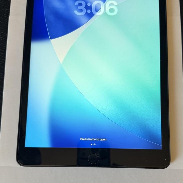 Apple iPad 9th Gen - Unlocked, 64 GB, Gray, A2603
