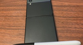 Good
													Samsung Galaxy Z Flip3 5G - Unlocked, Black, 256 GB, 8 GB, SM-F711U1, photo 3 of 3