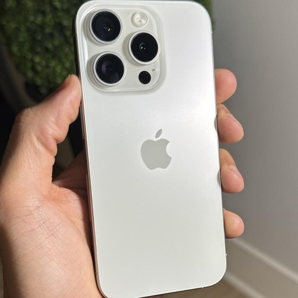 Apple iPhone 15 Pro - Unlocked Non-US, 128 GB, White, A3102