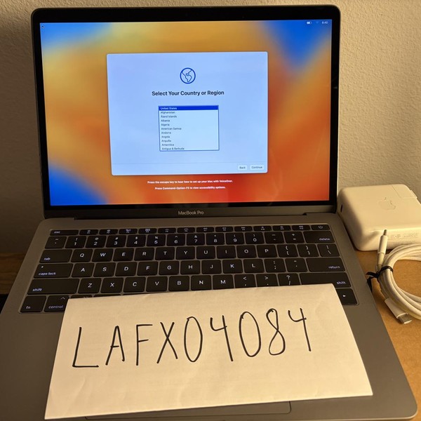 MacBook Pro 2017 (No Touch Bar) - 13 inch - 256 GB, Gray, 8 GB, Intel Core i5
