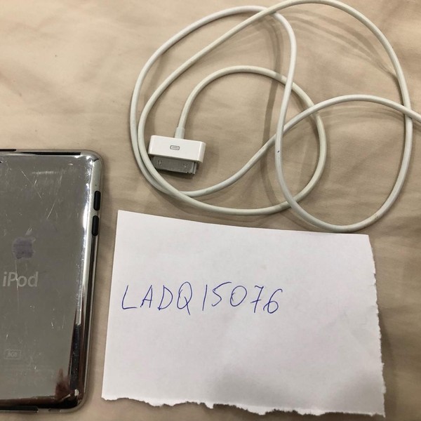 Apple iPod Touch 4th Gen - Wi-Fi, 8 GB, White