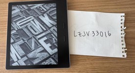 Mint
													Amazon Kindle Oasis 10th Gen - Gold, 32 GB, WiFi Only, photo 4 of 4