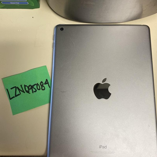 Apple iPad 5th Gen - Wi-Fi, 32 GB, Silver, A1822