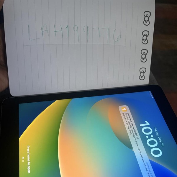 Apple iPad (5th Gen) - AT&T, 32 GB, Gray, A1823