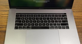 Good
													MacBook Pro 2018 (With Touch Bar) - 15" - I7, Gray, 512 GB, 16 GB, photo 3 of 9