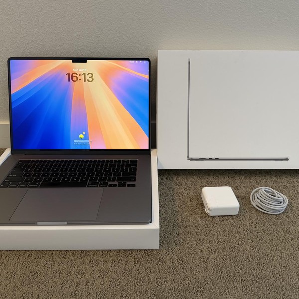 MacBook Air 2023 (M2) - 15 inch - 256 GB, Gray, 16 GB, Apple M2