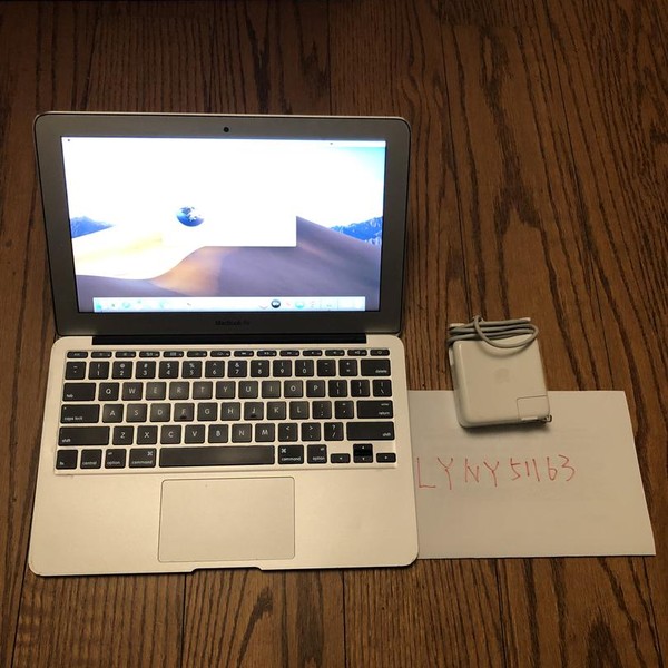 MacBook Air 2014 - 11 inch - 128 GB, Silver, 4 GB