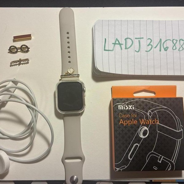 Apple Watch SE 2nd Gen 40mm - Starlight, A2722 - GPS, Aluminum