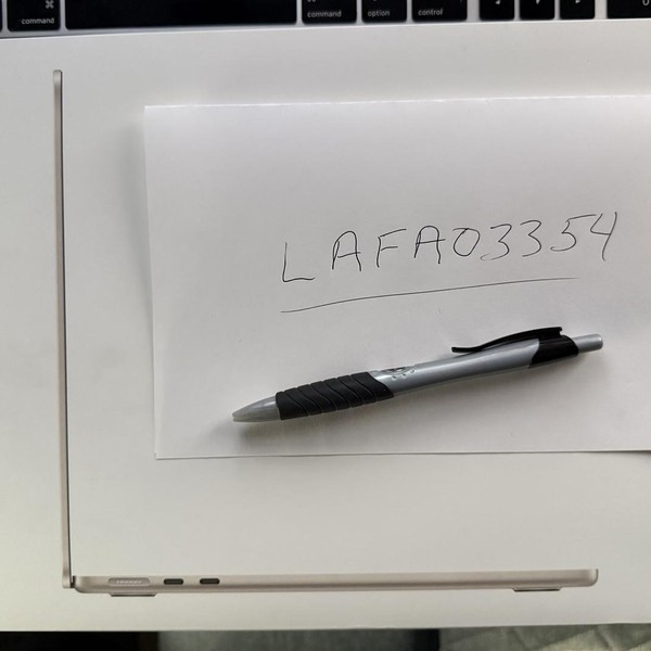 MacBook Air 2026 (M5) - 13 inch - 1 TB, Starlight, 24 GB, Apple M5 10-Core (10-core GPU)