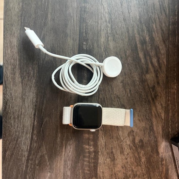 Apple Watch Series 8 41mm - Unlocked, Silver, A2772 - Cellular, Aluminum