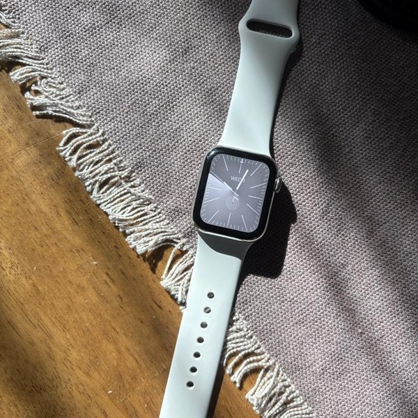 Apple Watch Series 4 40mm - Unlocked, Silver, A1975 - Cellular, Stainless