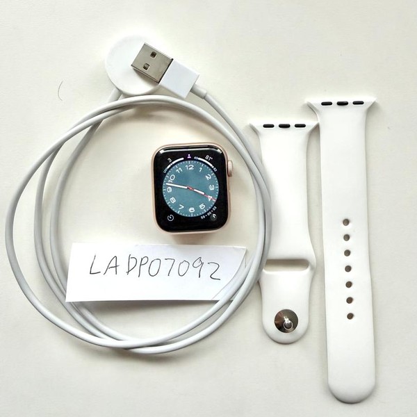 Apple Watch Series 5 40mm - Unlocked, Gold, A2094 Cellular, Aluminum