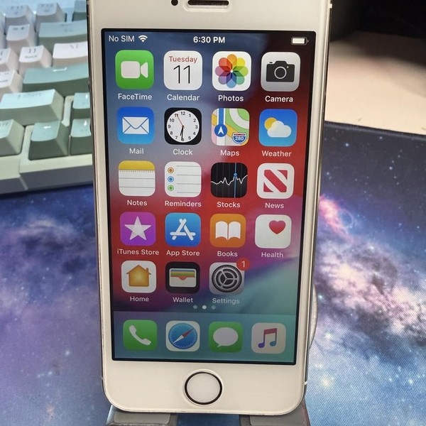 Apple iPhone 5S - Unlocked, 16 GB, Gold, A1533, GSM