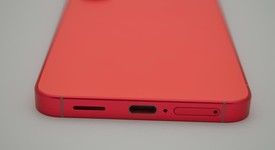 Good
													Samsung Galaxy S25 - Unlocked, Coralred, 256 GB, 12 GB, SM-S931U1, photo 4 of 11