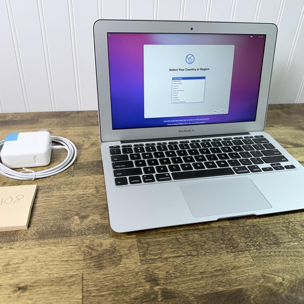 MacBook Air 2015 - 11 inch - Silver, 128 GB, 4 GB