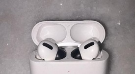 Used
													Apple AirPods Pro - MagSafe Case, photo 4 of 5
