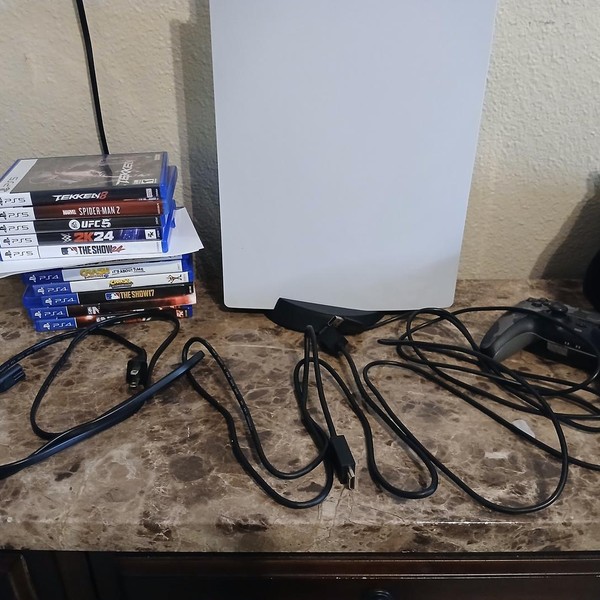 PlayStation 5 Standard Edition (2020) - 825 GB, White, Standard Edition