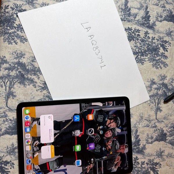 Apple iPad Air 5th Gen - Wi-Fi, 64 GB, Gray, A2588