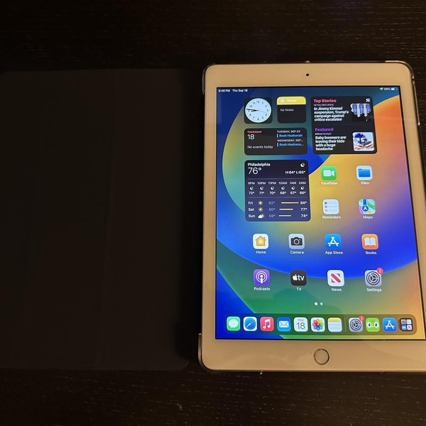 Apple iPad 5th Gen - Wi-Fi, 32 GB, Gold, A1822