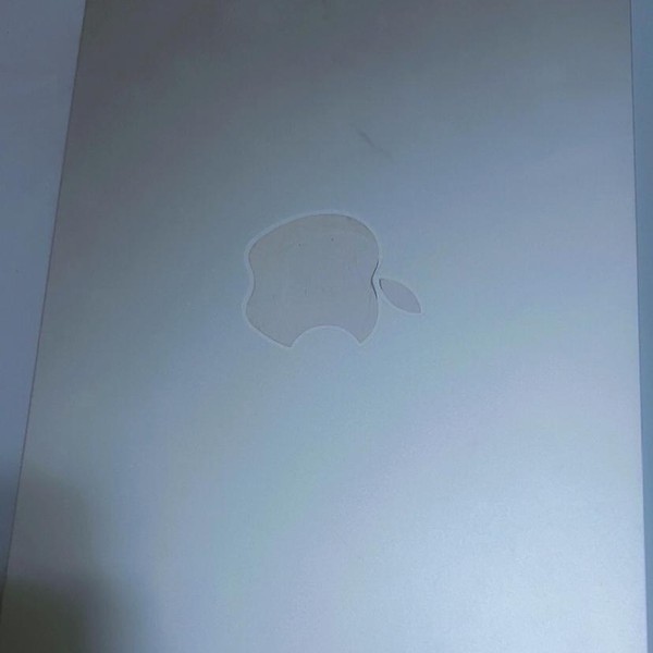 MacBook Air 2022 (M2) - 13 inch - 256 GB, Starlight, 8 GB, Apple M2