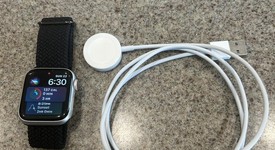 Mint
													Apple Watch Series 5 40mm - Unlocked Non-US, Silver, A2156 Non-US Cellular, Nike, photo 1 of 7