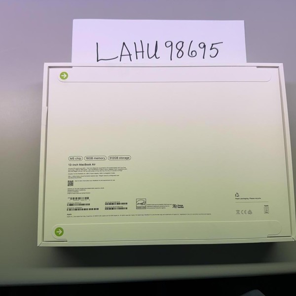 MacBook Air 2026 (M5) - 13 inch - 512 GB, Starlight, 16 GB, Apple M5 10-Core (8-core GPU)