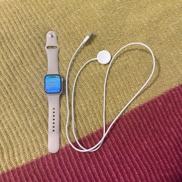 Apple Watch Series 8 41mm - Starlight, A2770 - GPS, Aluminum