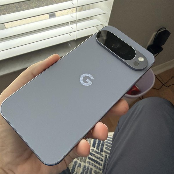 Google Pixel 10 Pro XL - Unlocked, 256 GB, Moonstone, GUL82