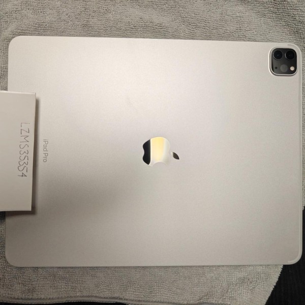 Apple iPad Pro 12.9 inch 6th Gen 2022 - Wi-Fi, 128 GB, Silver