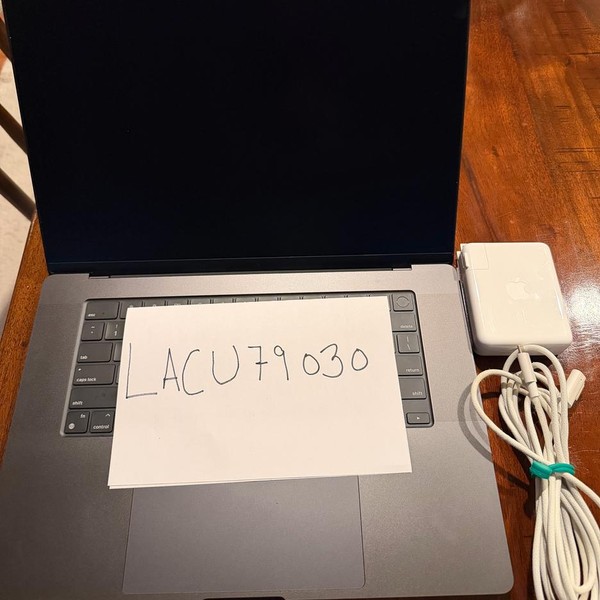 MacBook Pro 2024 - 16 inch - 2 TB, Space Black, 128 GB, Apple M4 Max 16-core