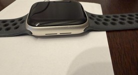 Good
													Apple Watch SE 1st Gen 40mm - Unlocked, Silver, A2353 - Cellular, Aluminum, photo 5 of 6