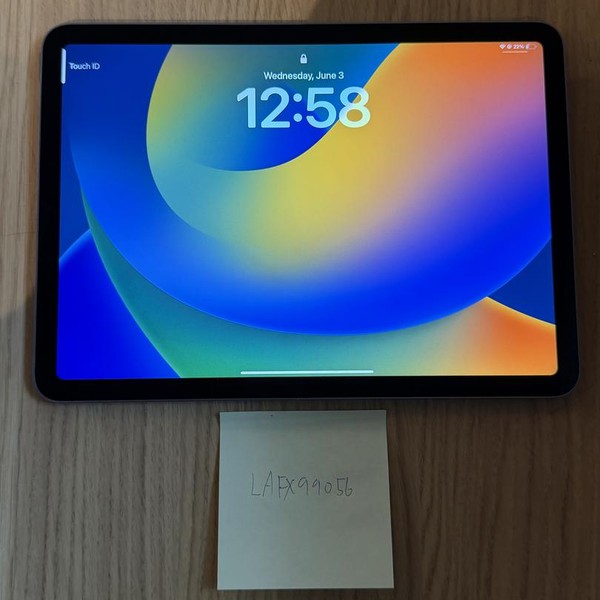 Apple iPad Air (5th Gen) - Wi-Fi, 64 GB, Gray, A2588