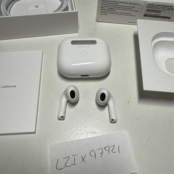 Apple AirPods 3rd Gen - Lightning Case