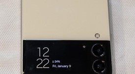 Good
													Samsung Galaxy Z Flip3 5G - AT&T, Cream, 128 GB, 8 GB, SM-F711U, photo 4 of 8